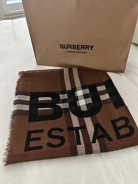 BURBERRY
Giant Check Gauze Scarf